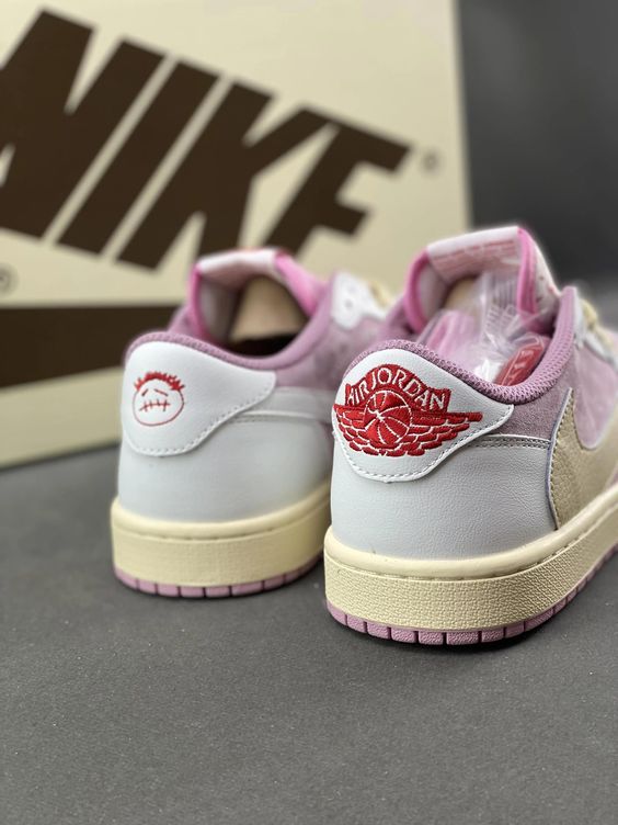 Travis Scott x Jordan 1 Low "Rosa"