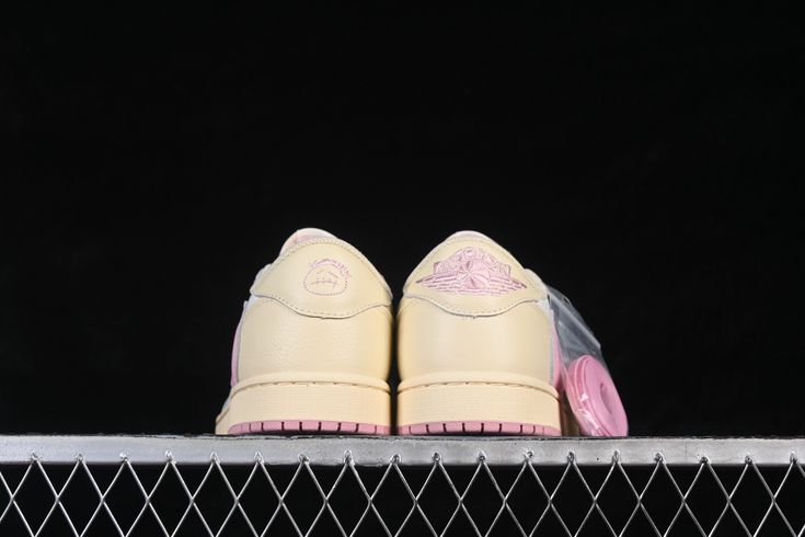 Travis Scott x Air Jordan 1 Low OG "Shy Pink"