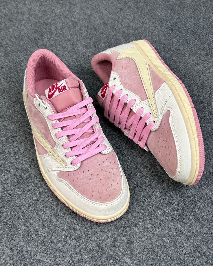 Travis Scott x Jordan 1 Low "Rosa"