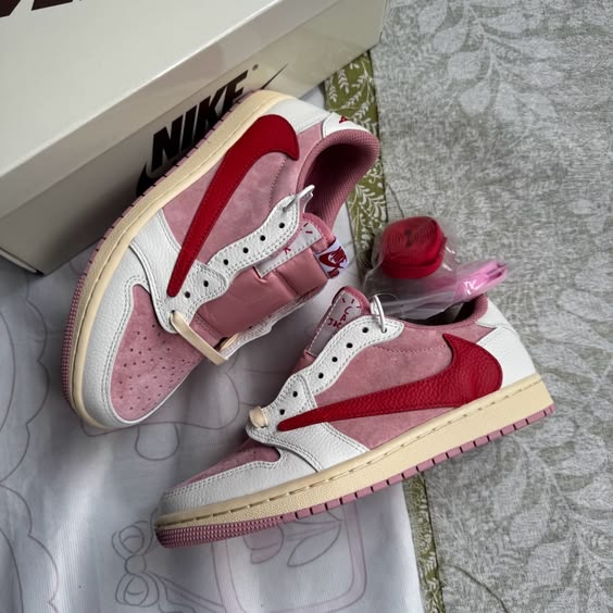 Travis Scott x AJ1 Low "Shy Pink"