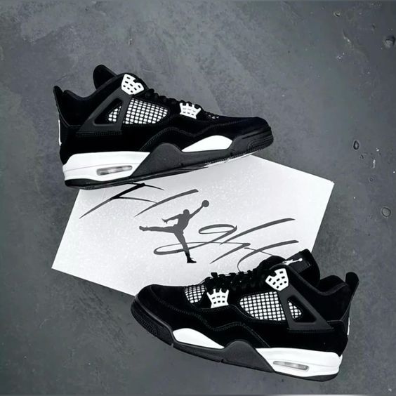 Air Jordan 4 "White Thunder"