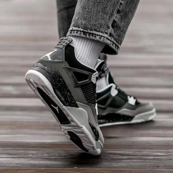 Air Jordan 4 "Fear"