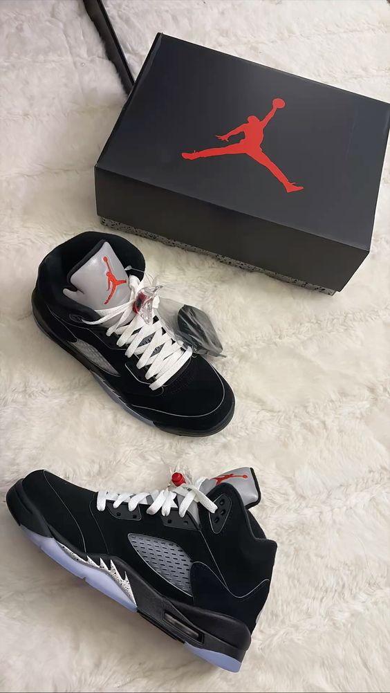 Air Jordan 5 Retro OG “Black Metallic Reimagined”