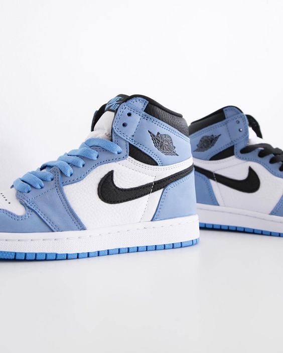 Air Jordan 1 Retro High OG "University Blue"
