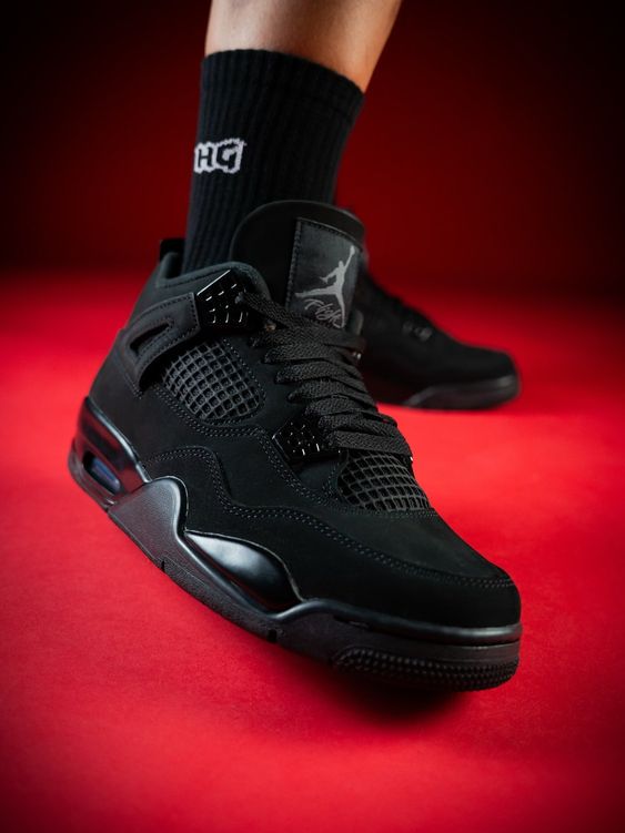 Air Jordan 4 Retro "Black Cat"