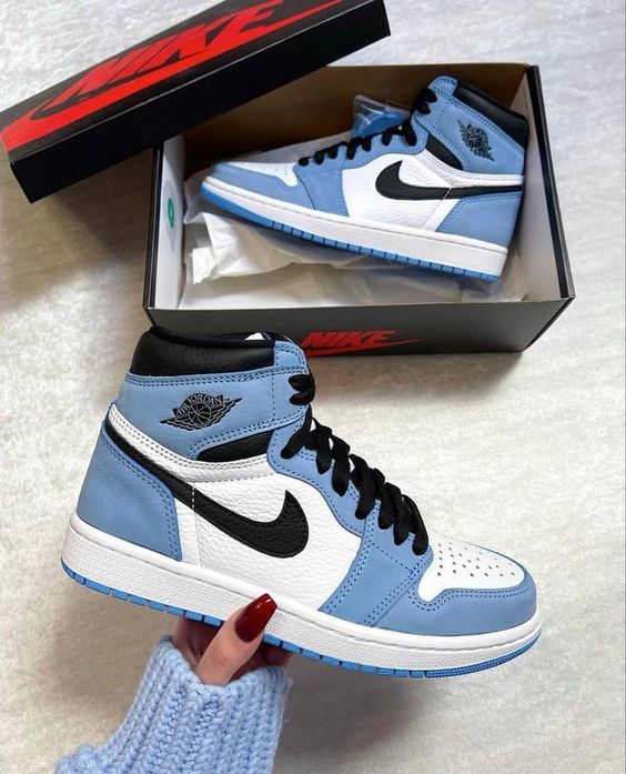Air Jordan 1 Retro High OG « University Blue »