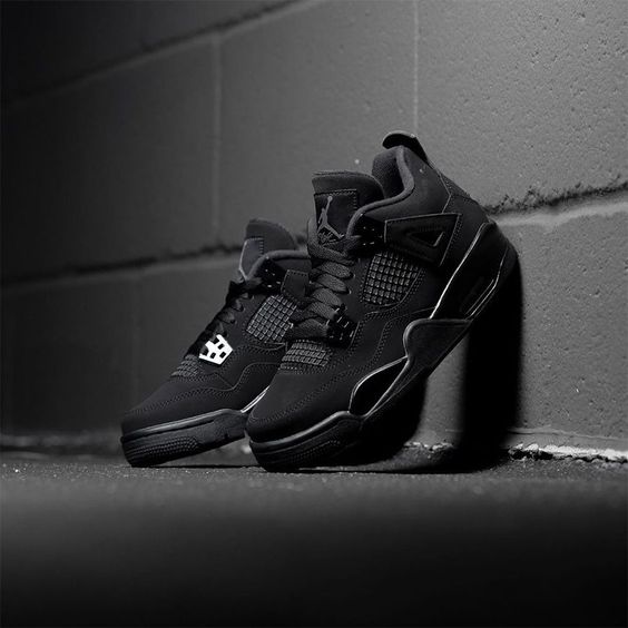 Air Jordan 4 Retro "Black Cat"