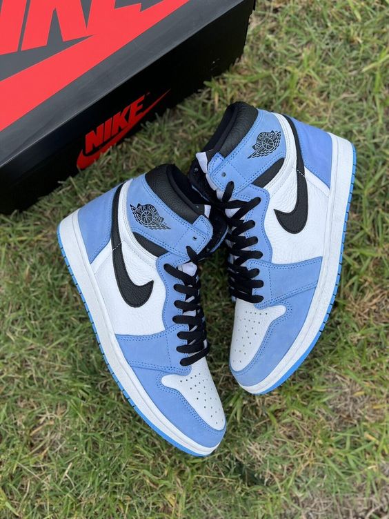 Air Jordan 1 Retro High OG "University Blue"