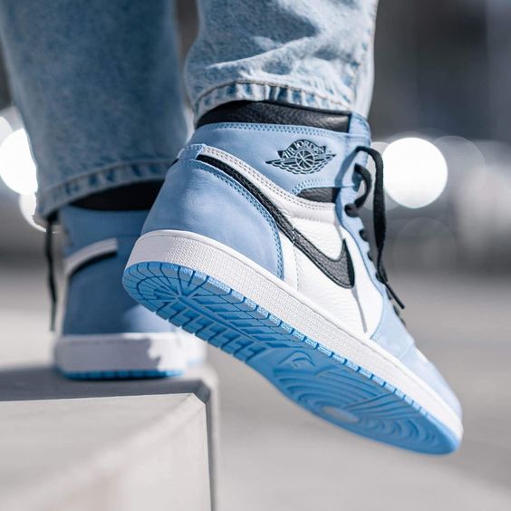 Air Jordan 1 Retro High OG « University Blue »